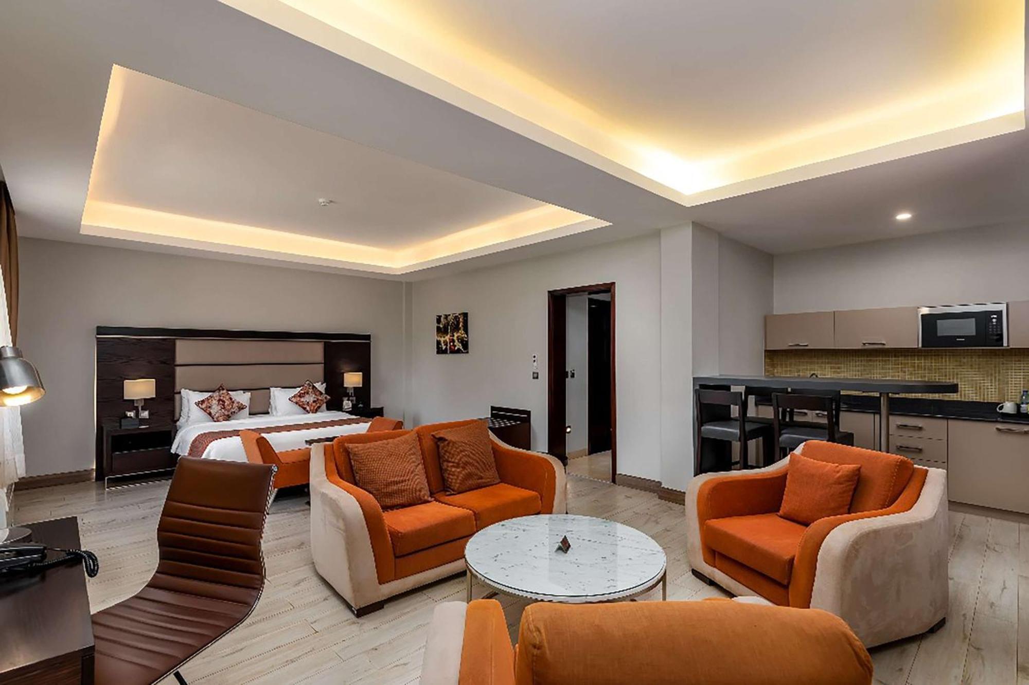 The Athena Hotel Kampala Buitenkant foto
