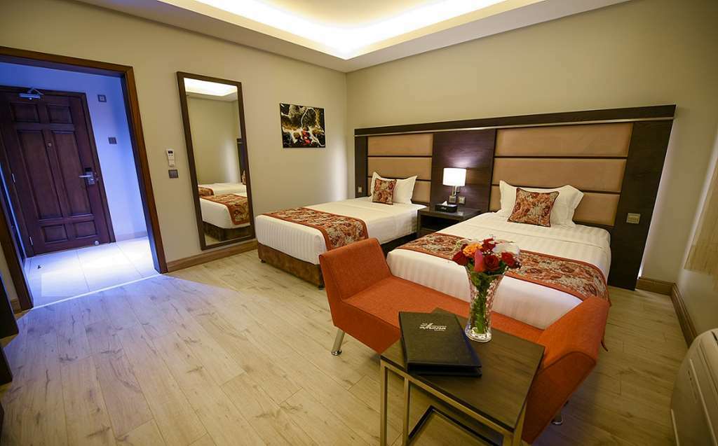 The Athena Hotel Kampala Kamer foto